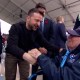 Mira el emotivo intercambio entre Zelensky y un veterano durante el 80 aniversario del Día D