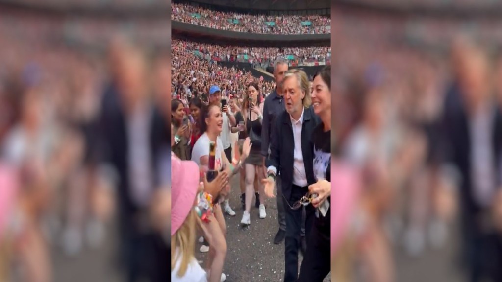 Captan a Paul McCartney bailando en concierto de Taylor Swift