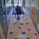 Un video de vigilancia capta al entrenador de un instituto estrangulando a un alumno