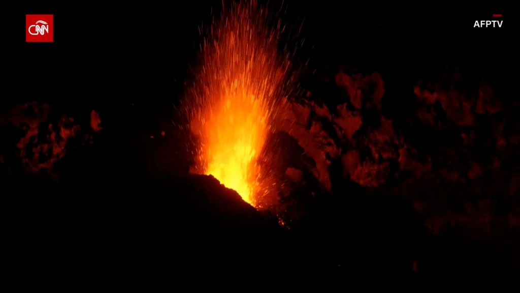 El volcán Etna vuelve a la actividad con un llamativo fenómeno de salpicaduras