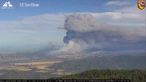Un video en cámara rápida muestra el avance de los incendios forestales en California
