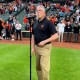 Inusual Himno Nacional en un partido de béisbol se vuelve viral