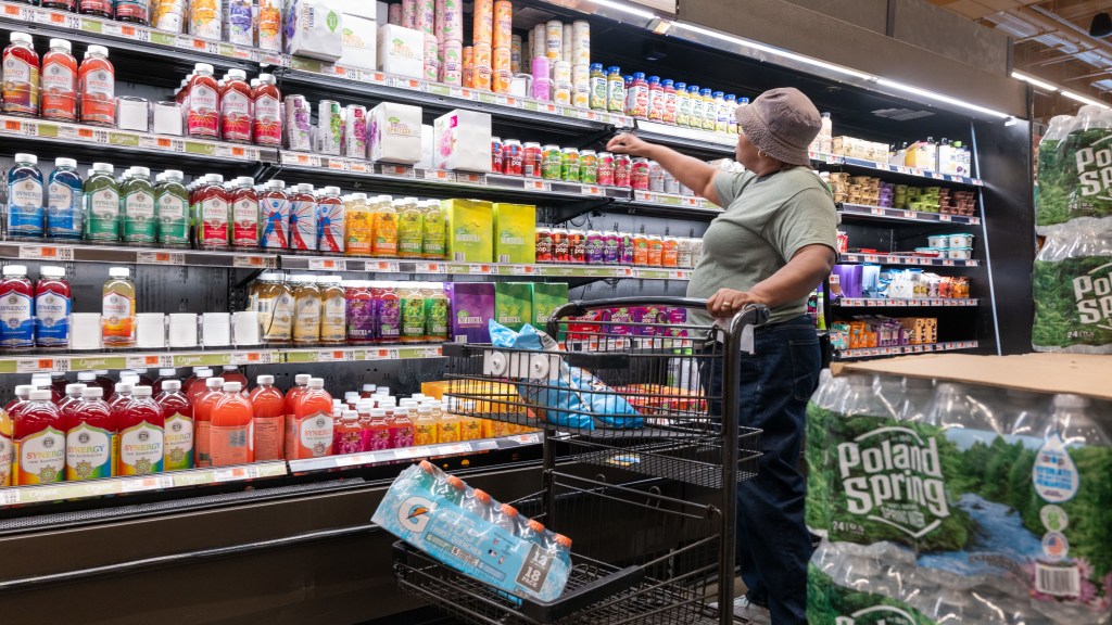 Leer las etiquetas de los alimentos puede ayudarte a prevenir problemas con tu peso, según experto