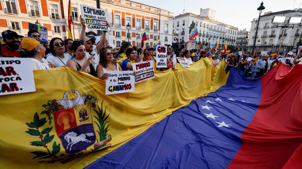 "No pierdo la fe de que las fuerzas armadas hagan algo", dice venezolana en España