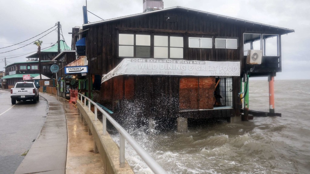 Debby dejó grandes inundaciones y daños tras su paso por Florida