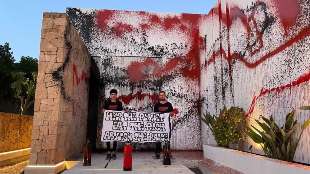 Video: Activistas climáticos vandalizan la mansión de Messi en Ibiza