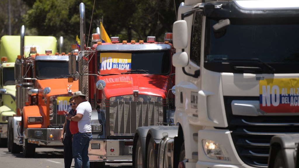 Termina paro camionero que paralizó a Colombia