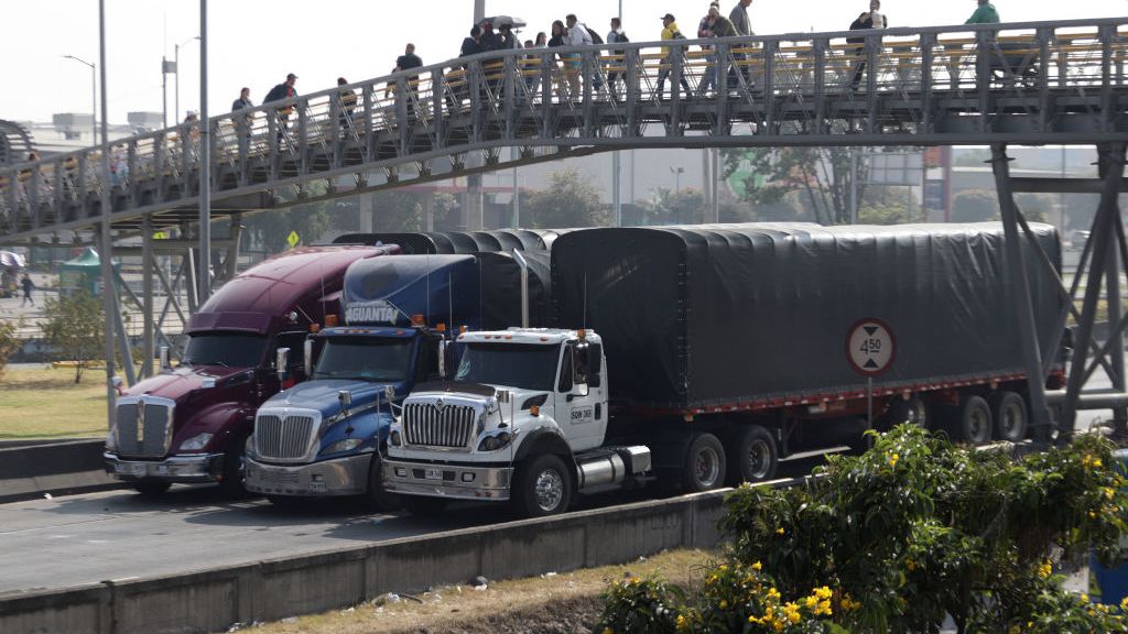 El paro de transportistas en Colombia continúa ante el aumento de precios de los combustibles