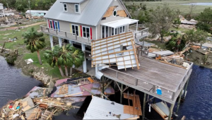 Un video aéreo muestra la destrucción después del huracán Helene