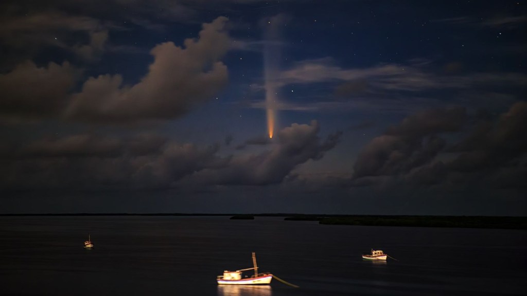 Imágenes del "cometa del siglo" que no regresará hasta dentro de 80.000 años