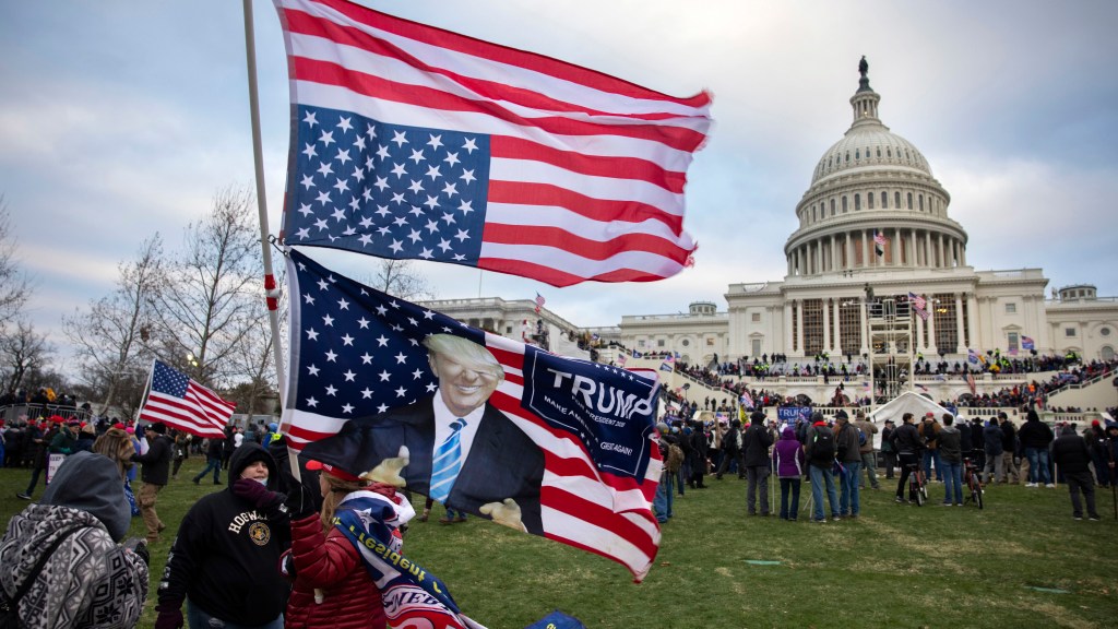 Publican nuevas pruebas contra Trump por la insurrección en el Capitolio