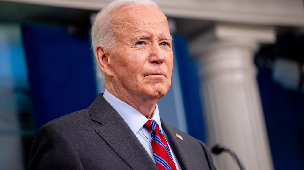 Biden confía en que las elecciones serán limpias, pero no tanto en que sean pacíficas