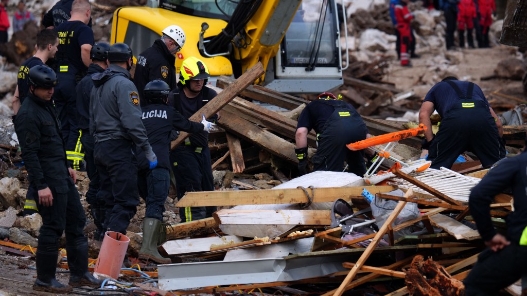 Al menos 21 muertos y decenas de desaparecidos por inundaciones en Bosnia