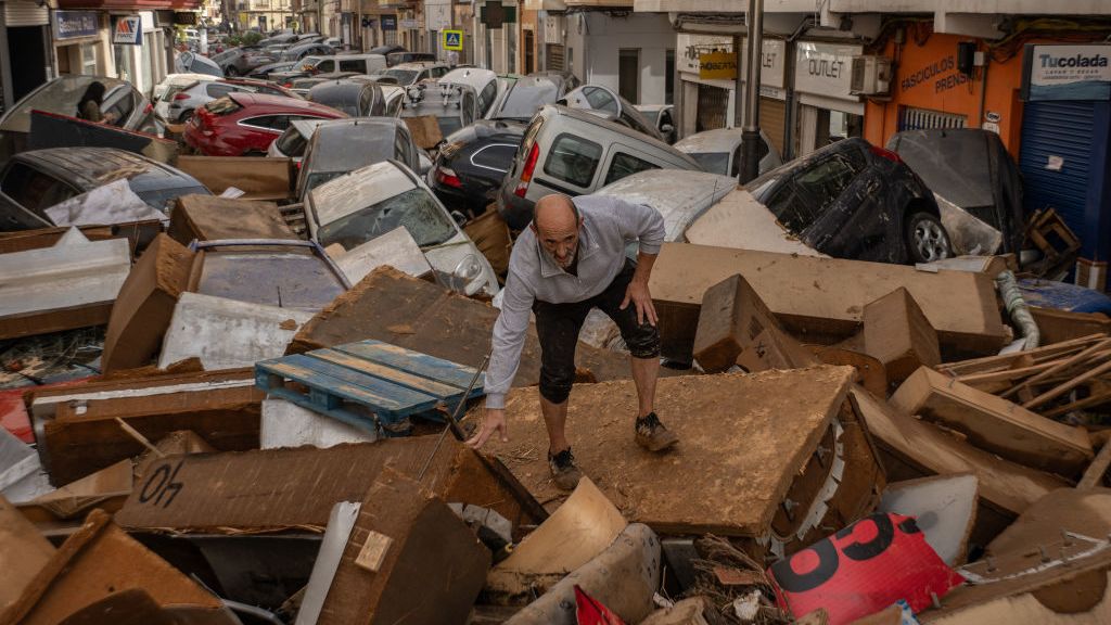 Declaran tres días de luto en España por las devastadoras inundaciones