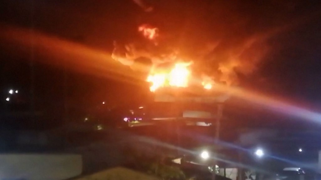 Rayo causa explosión en terminal petrolera operada por PDVSA en Venezuela