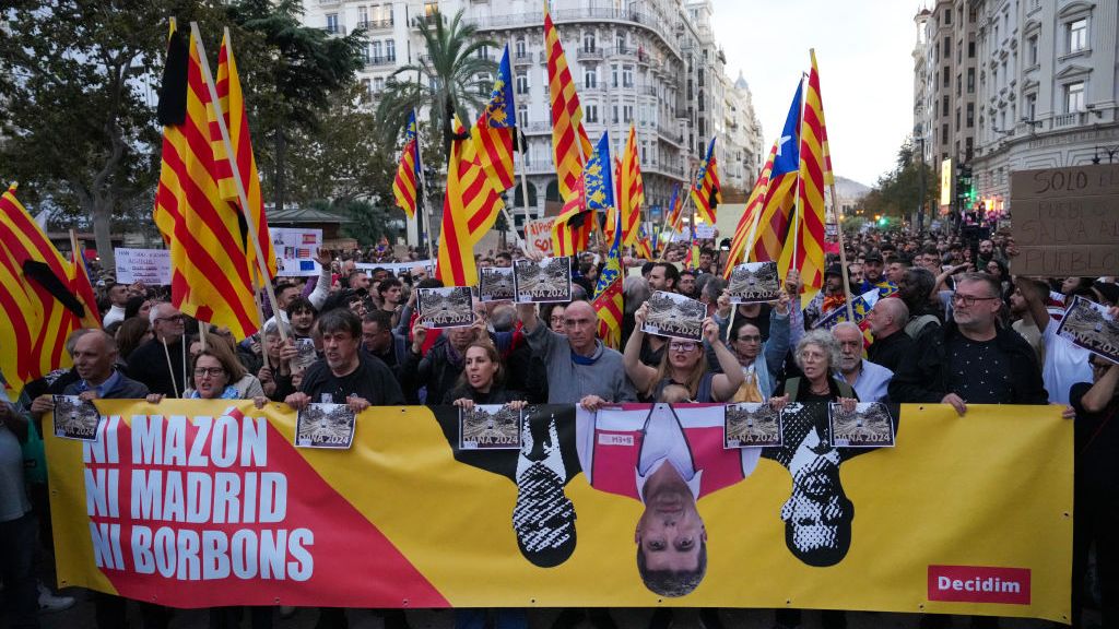 Protestas en España contra la respuesta del Gobierno en Valencia