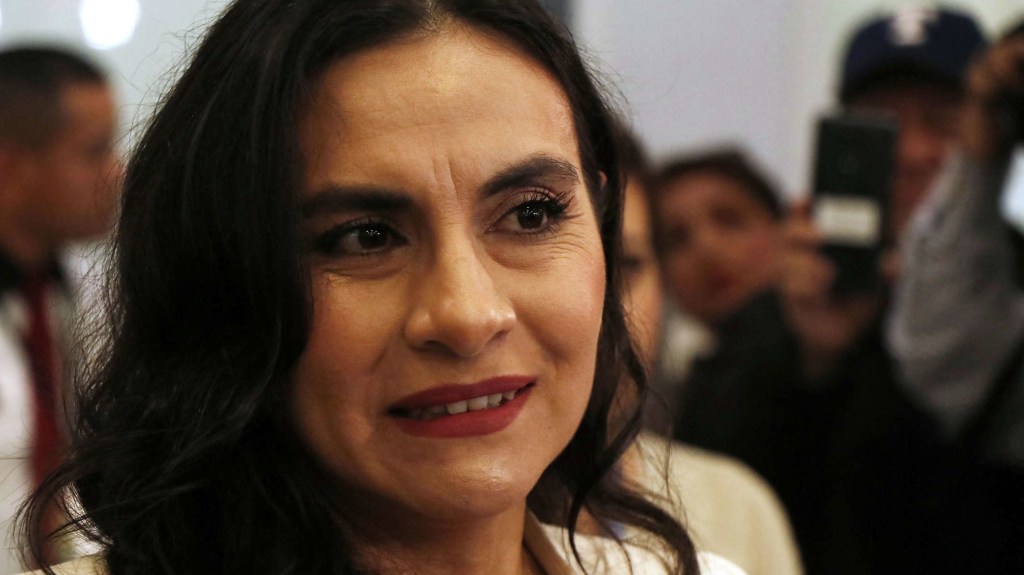 Verónica Abad dice que le impidieron ocupar su oficina y asegura que “sigue siendo vicepresidenta”