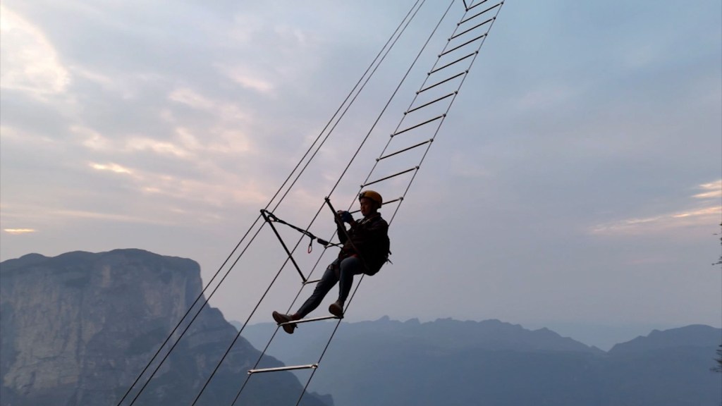 "No quiero seguir haciendo esto": La nueva atracción china de 1.500 metros aterroriza a los turistas