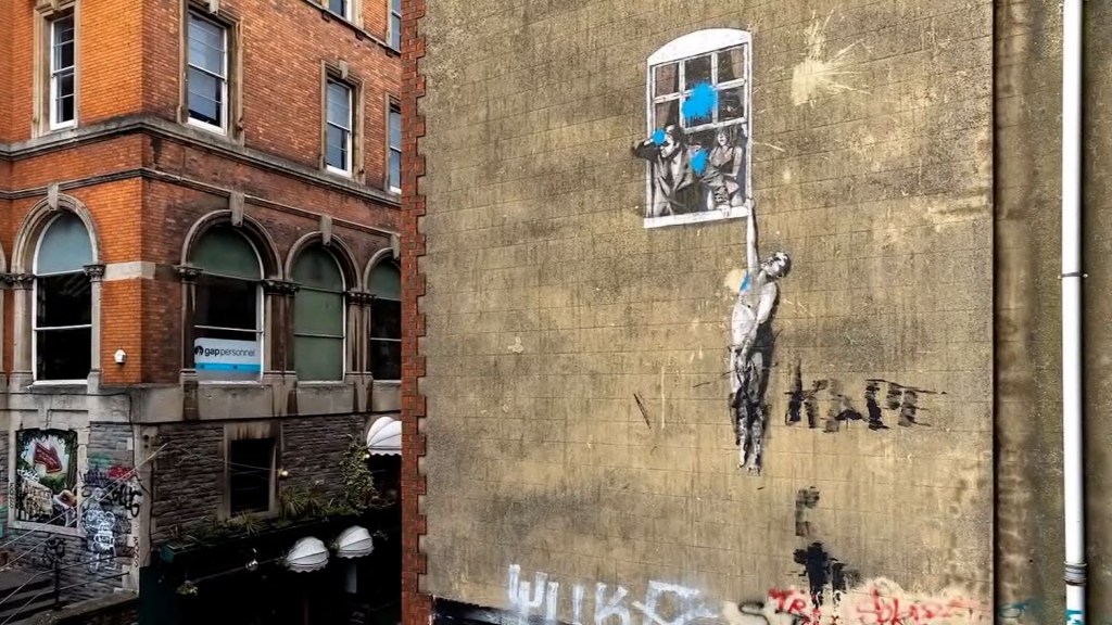 Subastan edificio con el mural de Banksy "Well hung lover", de 2006