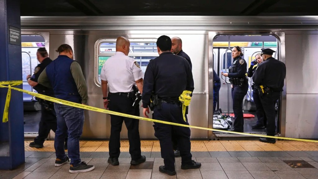 Sospechoso de asesinato en el metro de Nueva York tendrá que presentarse ante la Corte en enero