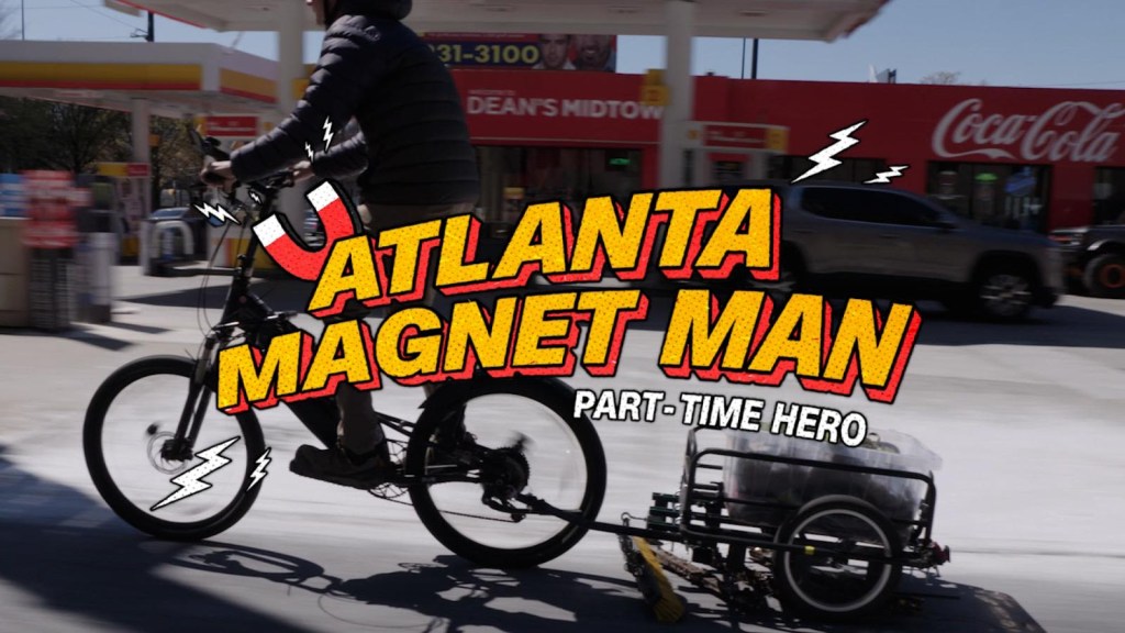 "Magnet Man" limpia las calles de Atlanta de restos metálicos