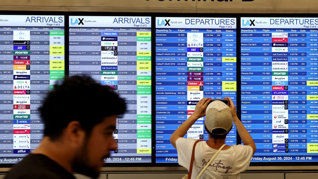 Así se ve el aeropuerto de Los Ángeles tras la falla técnica de American Airlines