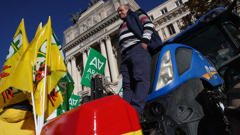 Grandes protestas de agricultores y ganaderos españoles en contra de acuerdo del Mercosur