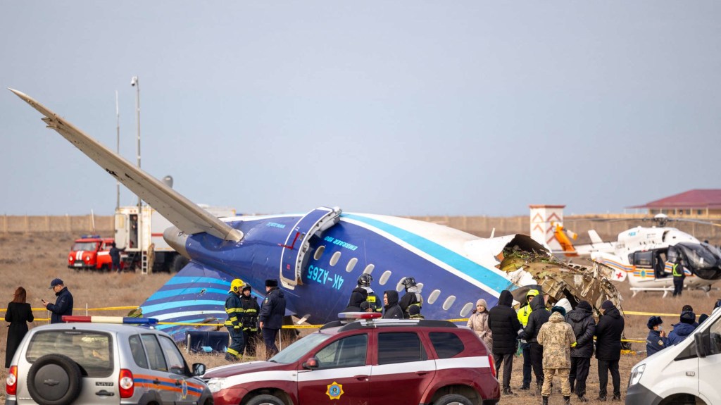 ¿Atentado o error humano? Experto analiza la tragedia del avión de Azerbaijan Airlines en Kazajstán