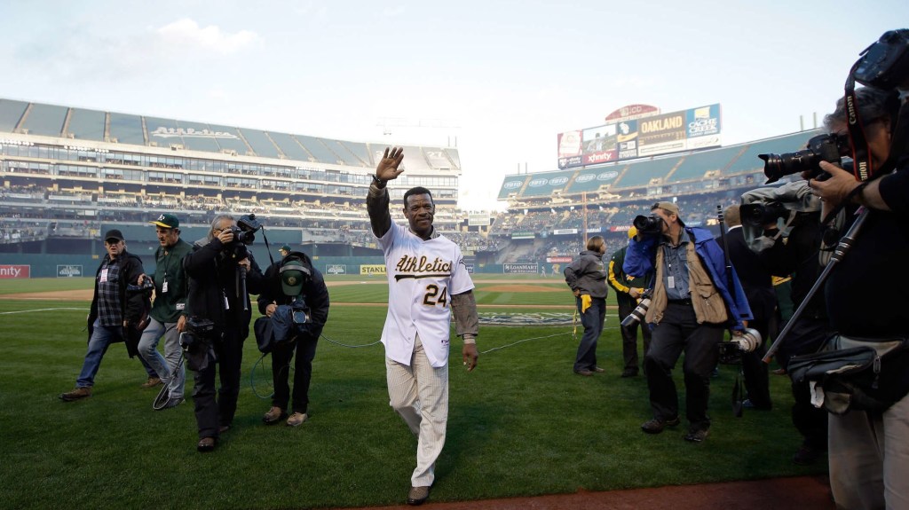 Rickey Henderson, leyenda de las Grandes Ligas, falleció este viernes