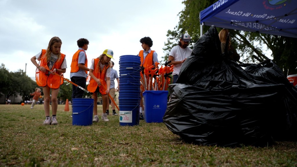 La comunidad de Coral Gables se une en jornada de limpieza por el Día del Llamado a la Tierra