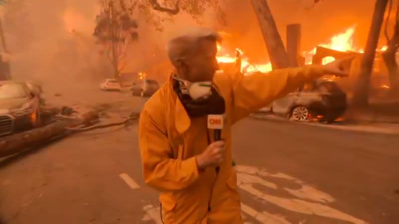 Anderson Cooper informa desde un incendio forestal de California