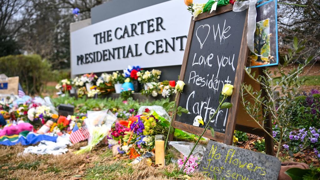 La gente acude al Centro Carter a despedir al expresidente Jimmy Carter