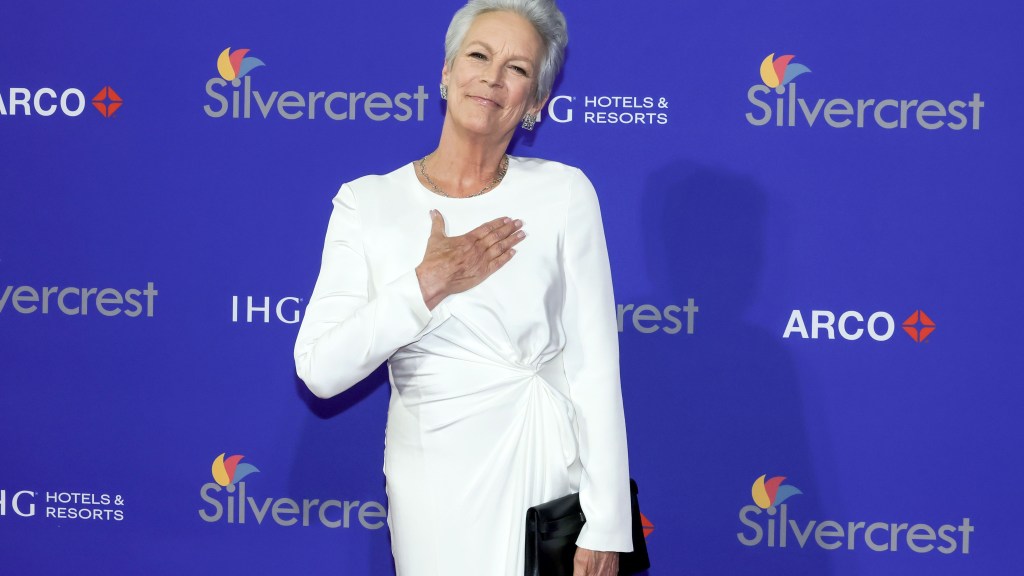 Jamie Lee Curtis dona US$ 1 millón a los bomberos de Los Ángeles